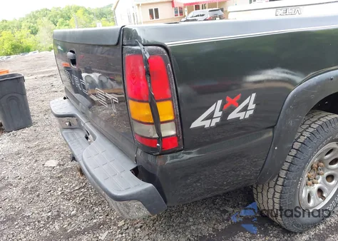 2005 Chevrolet Silverado 1500 Work Truck z USA, uszkodzony, nr VIN 1GCEK14V45Z116171